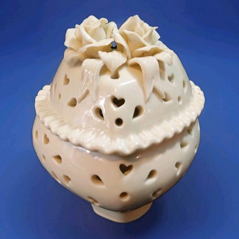 VTG Trinket Box Jewelry Dresser Ceramic Soaps Potpourri Never Used